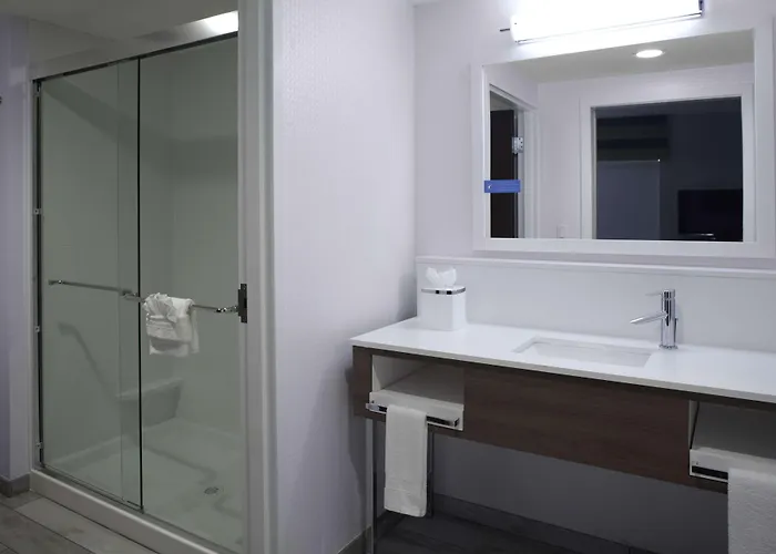 Hotel Hampton East 3*