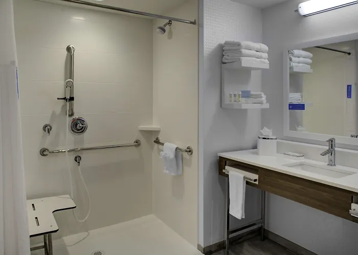 Hampton East 3*